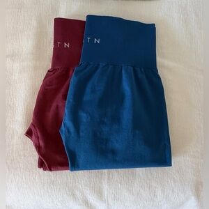 NVGTN Solid Seamless Leggings Set in Midnight Blue and Carmine